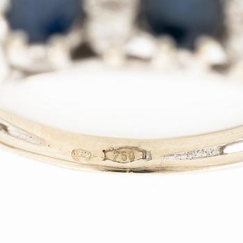 Ring, 18K white gold, set with three sapphires and single-cut diamonds.