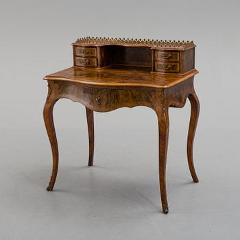 a late 19th century desk.