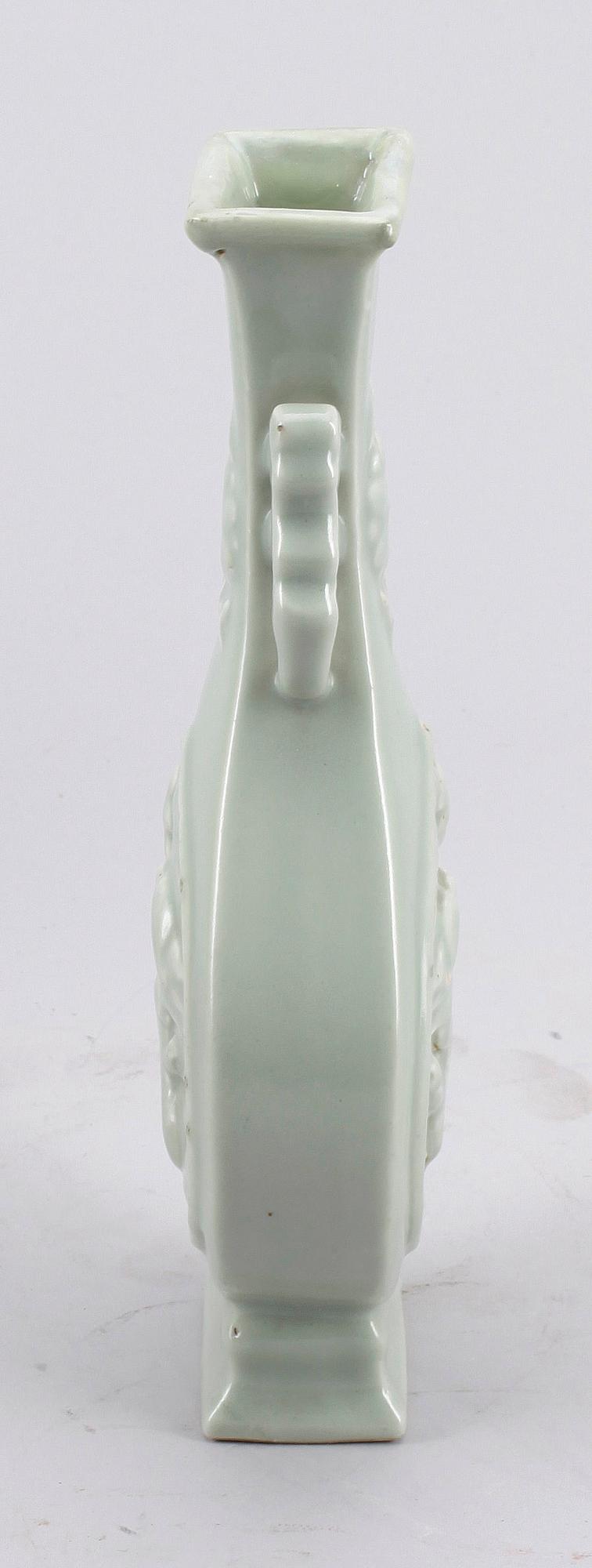 VAS, celadonglasyr, porslin, Kina, omkring 1900.