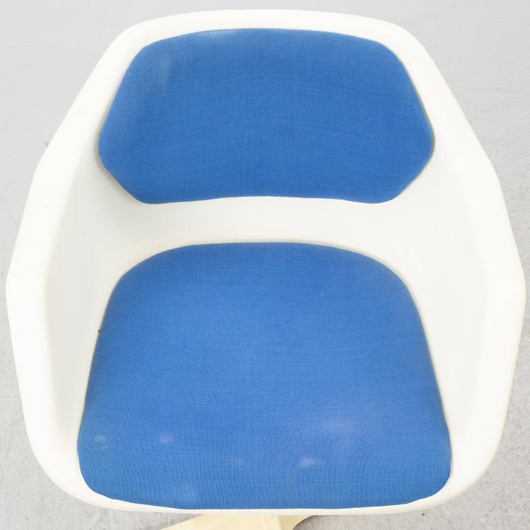 Robin Day, matbord samt fyra stolar, Hille, Storbritannien.