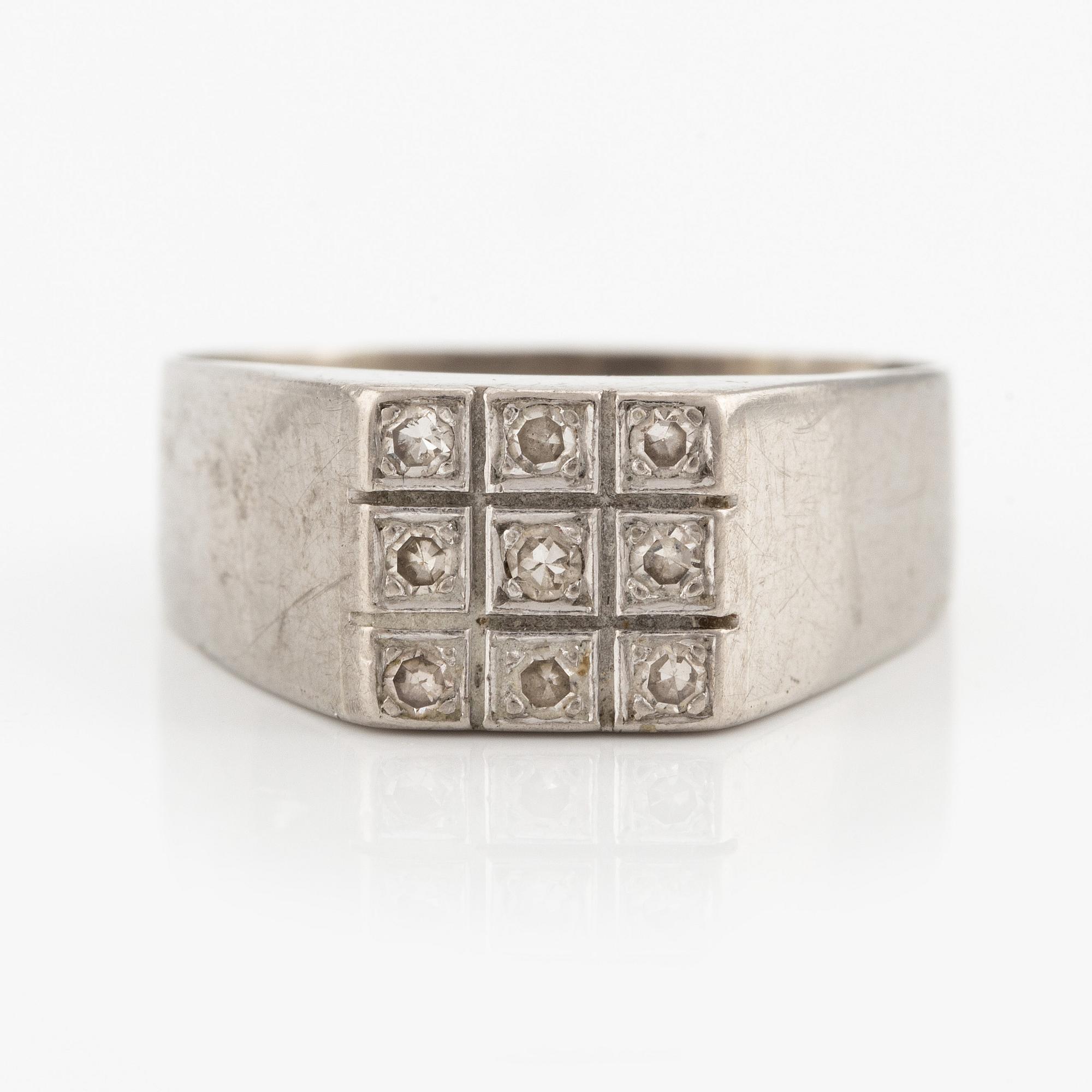 Ring, 18K vitguld med små åttkantslipade diamanter.