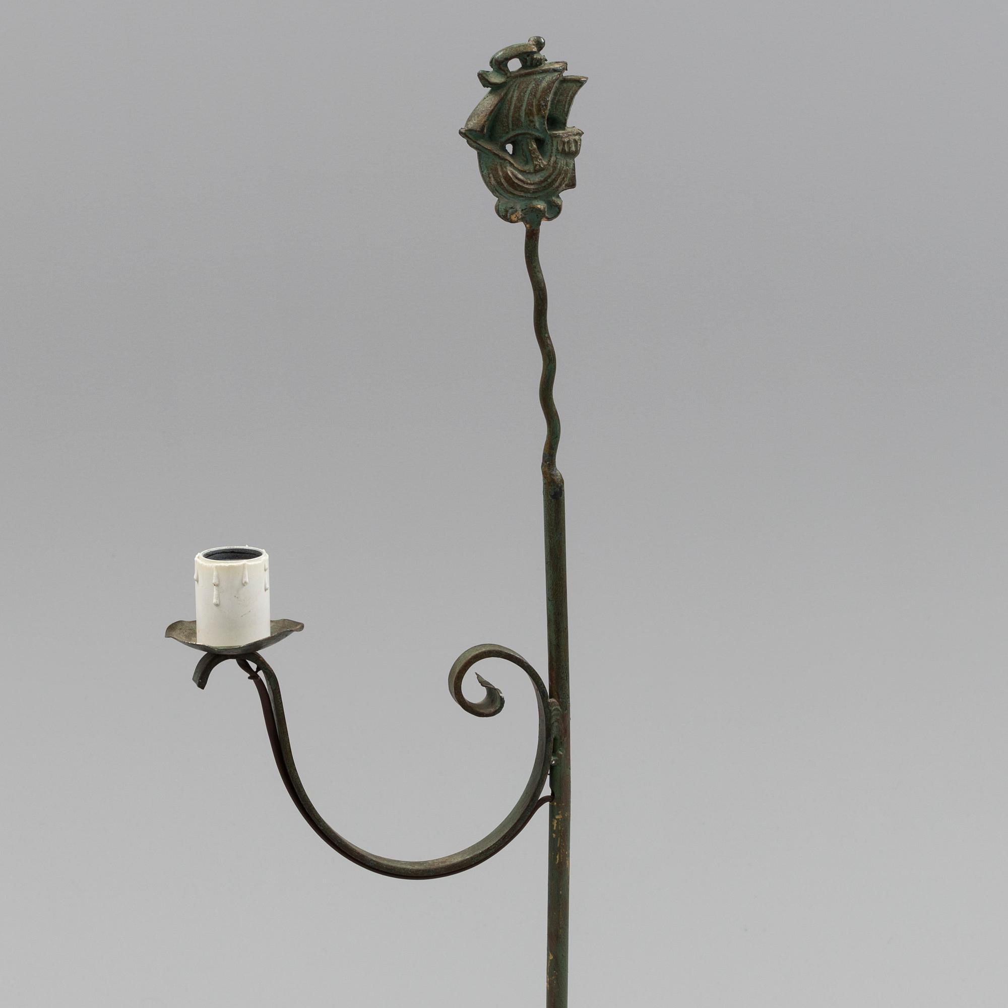A mid 20th century floor lamp.