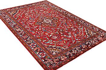 A Lilihan carpet, c. 333 x 225 cm.
