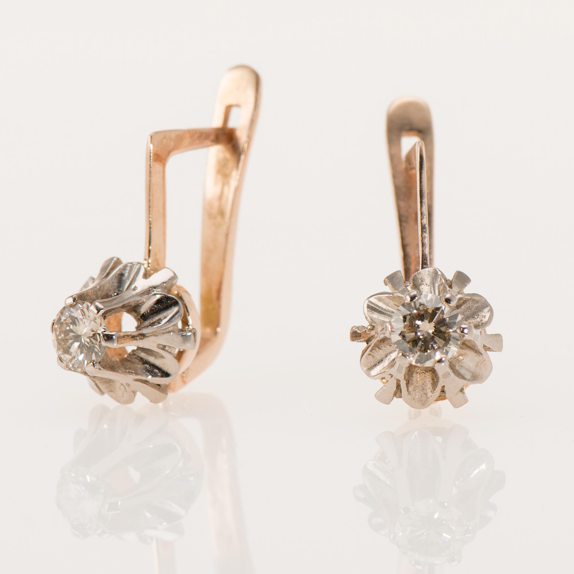 ÖRHÄNGEN, 14K guld (583), briljantslipade diamanter. Sovjetiska stämplar. Vikt totalt ca 4,1 g.