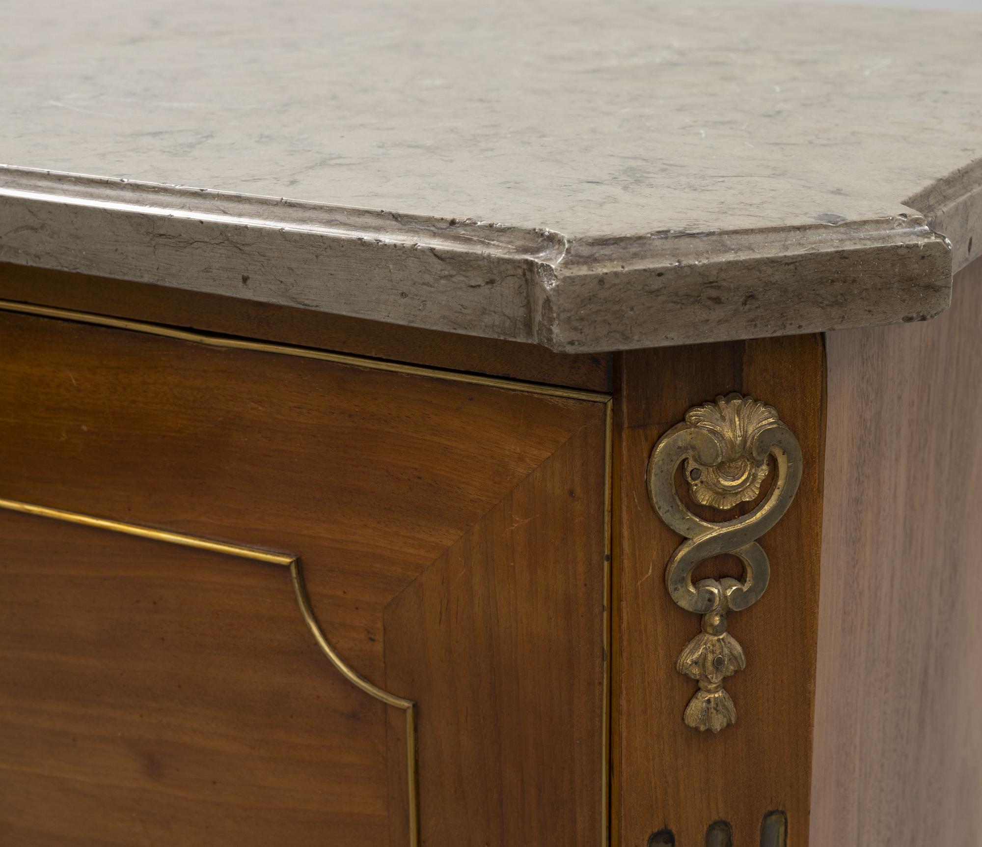 Sekretär, Sengustavianskt Stockholmsarbete i Gottlieb Iwerssons art, omkring år 1800.