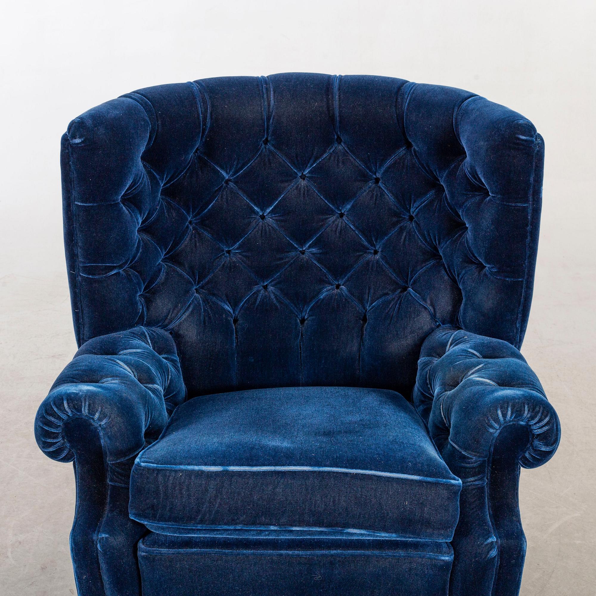 An Wade Upholstry Long Eaton sofa and Armchair, 1970/80:s Enland.