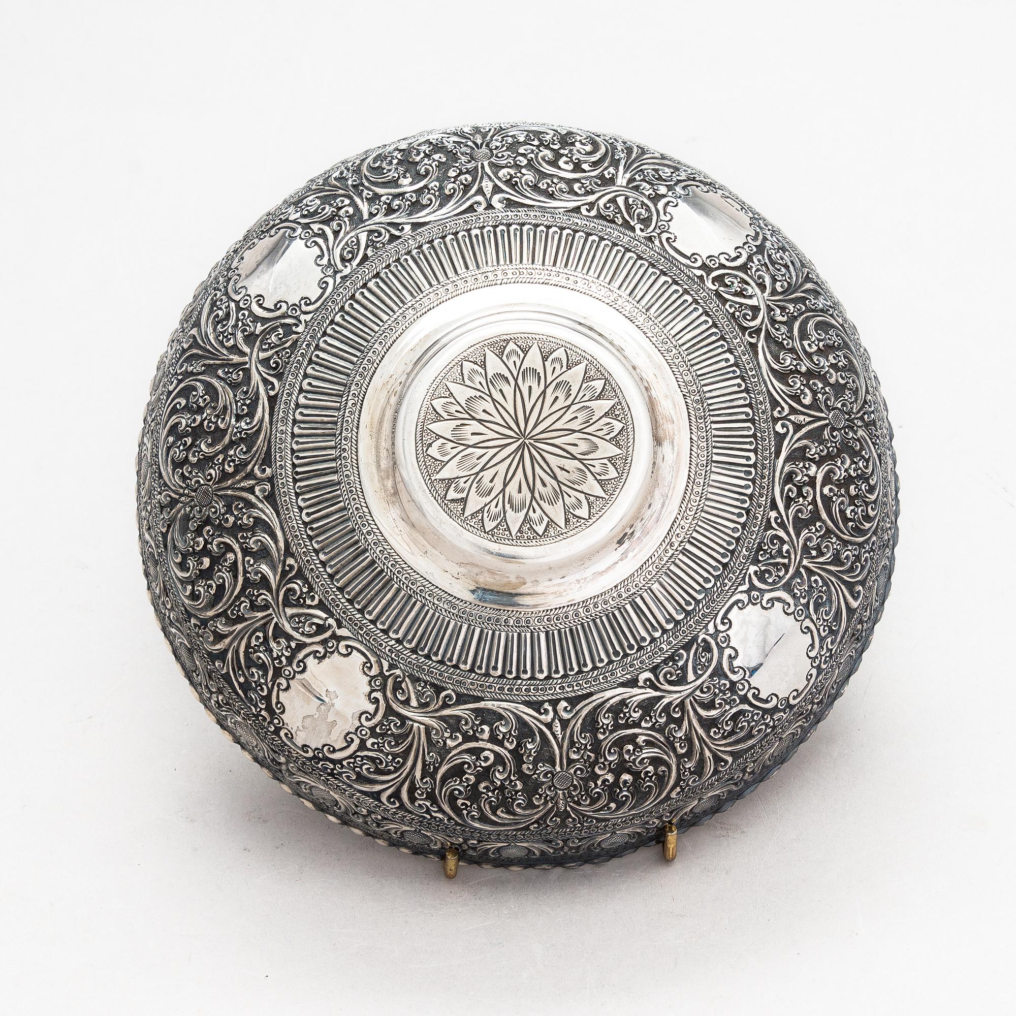 Skål, silver, österländsk, finska kontrollstämplar 1982.