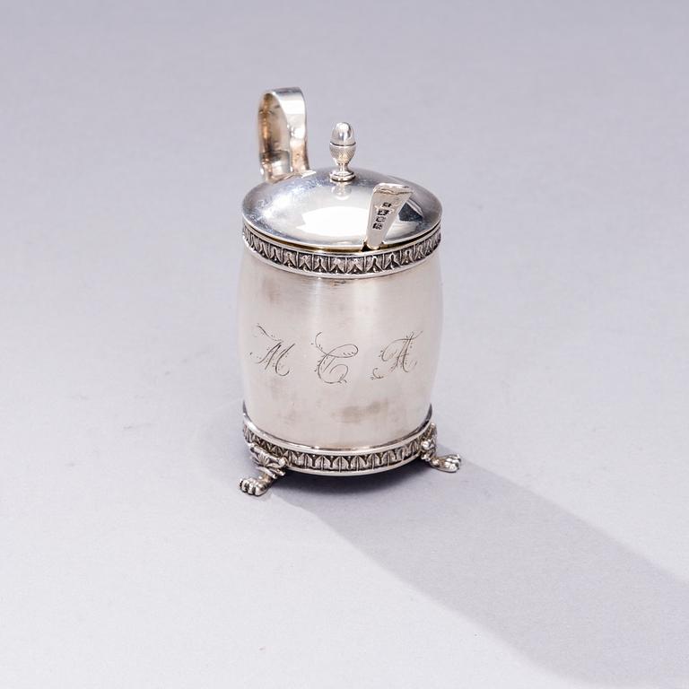 SENAPSKANNA, silver, Petter Adolf Sjöberg (1798-1833), Stockholm 1825. SKED, silver, London 1902. Tot. vikt 102 g.