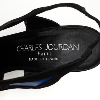 CHARLES JOURDAN, a pair of multicolored suede and leather slingbacks with matching shoulder bag.
