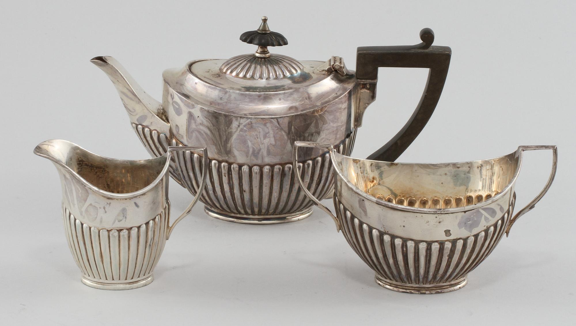 SERVIS, 3 delar, silver, Sheffield, England, 1915/1916. Vikt 425 g.
