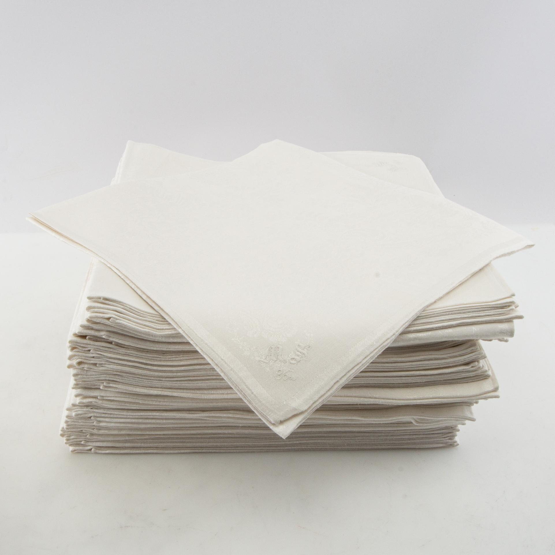 Tablecloth and napkins 24 pcs 20th century first half damask.