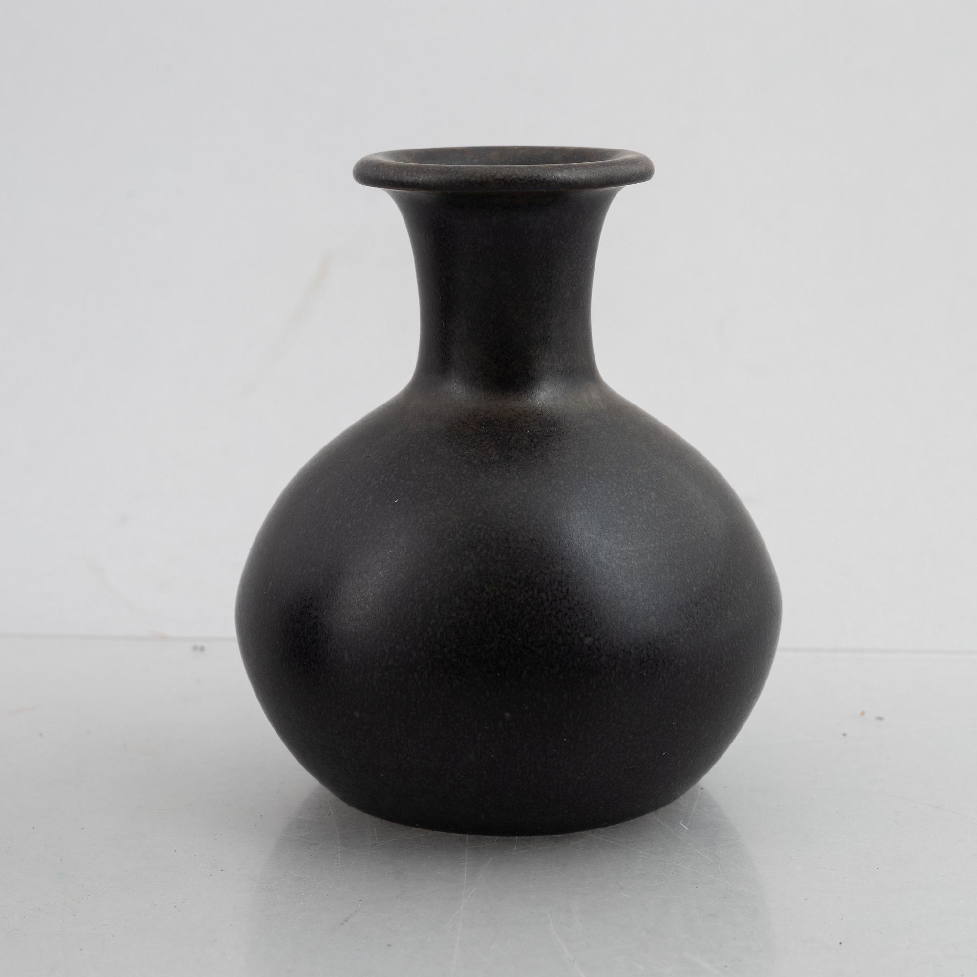 Erich & Ingrid Triller, a set of three stoneware vases, Tobo, Sweden.