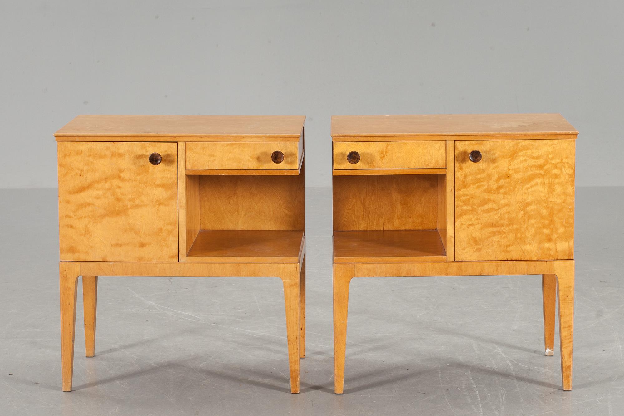 SÄNGBORD, ett par, 1930/40-tal.