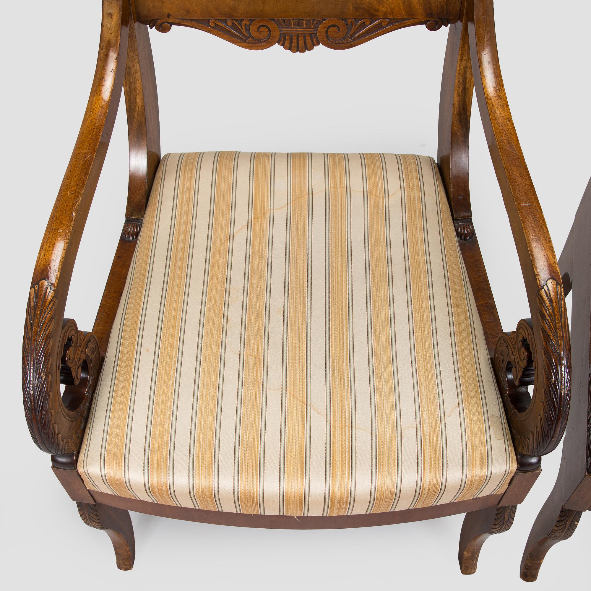 Karmstolar, ett par, biedermeierstil, 1920-30-tal.