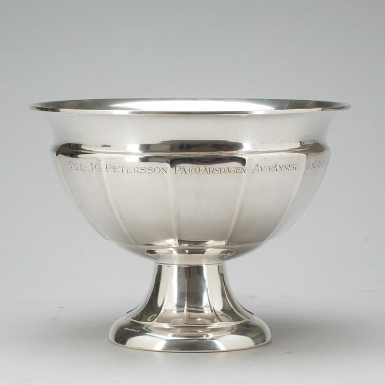 SKÅL på FOT, silver, 1914. Vikt ca 620 g.