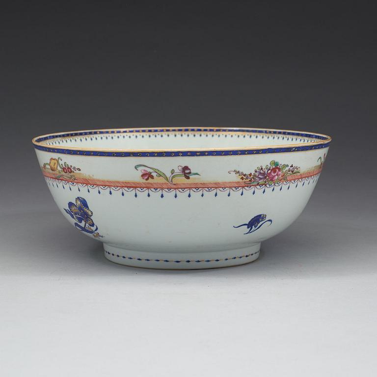 A famille rose punch bowl, Qing dynasty, Jiaqing (1796-1820).