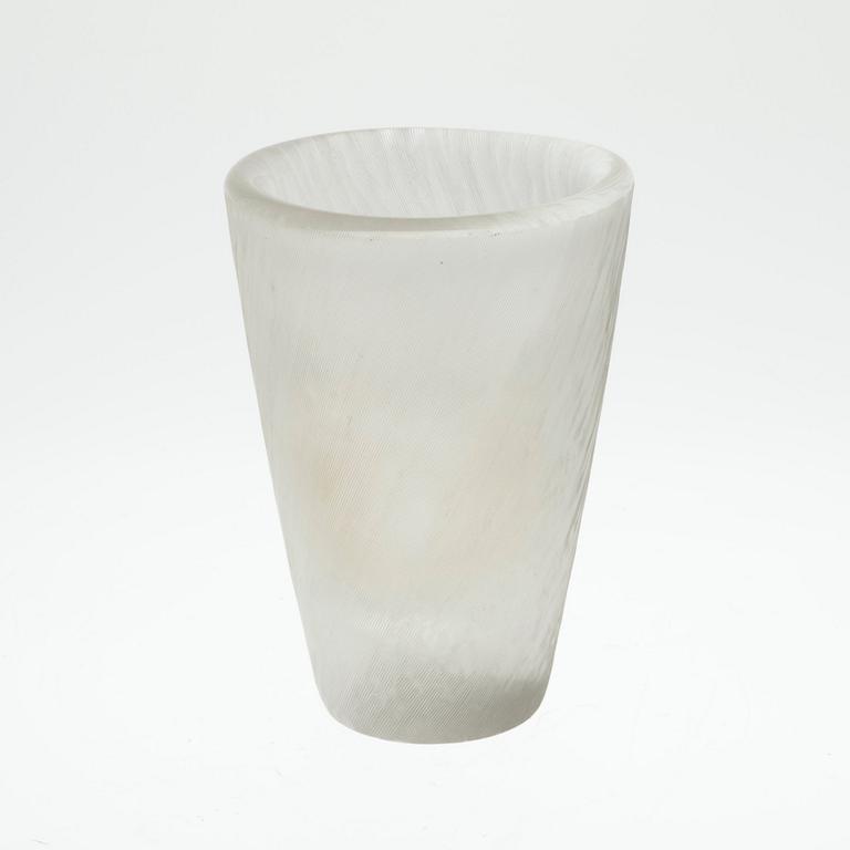 Tapio Wirkkala, A VASE.