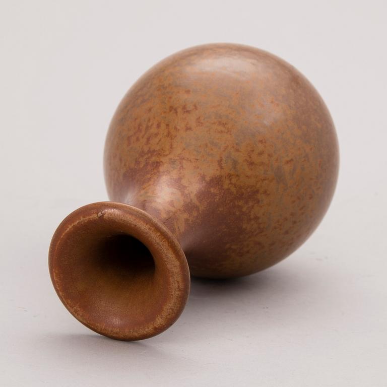 GUNNAR NYLUND, VAS, stengods, signerad G.N. Rörstrand.