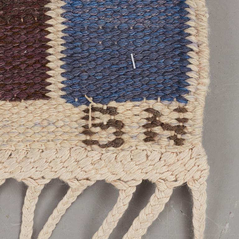 Barbro Nilsson, MATTO, "Salerno blå med enkel bård", flat weave, ca 252,5 x 172,5 cm, signed AB MMF BN.