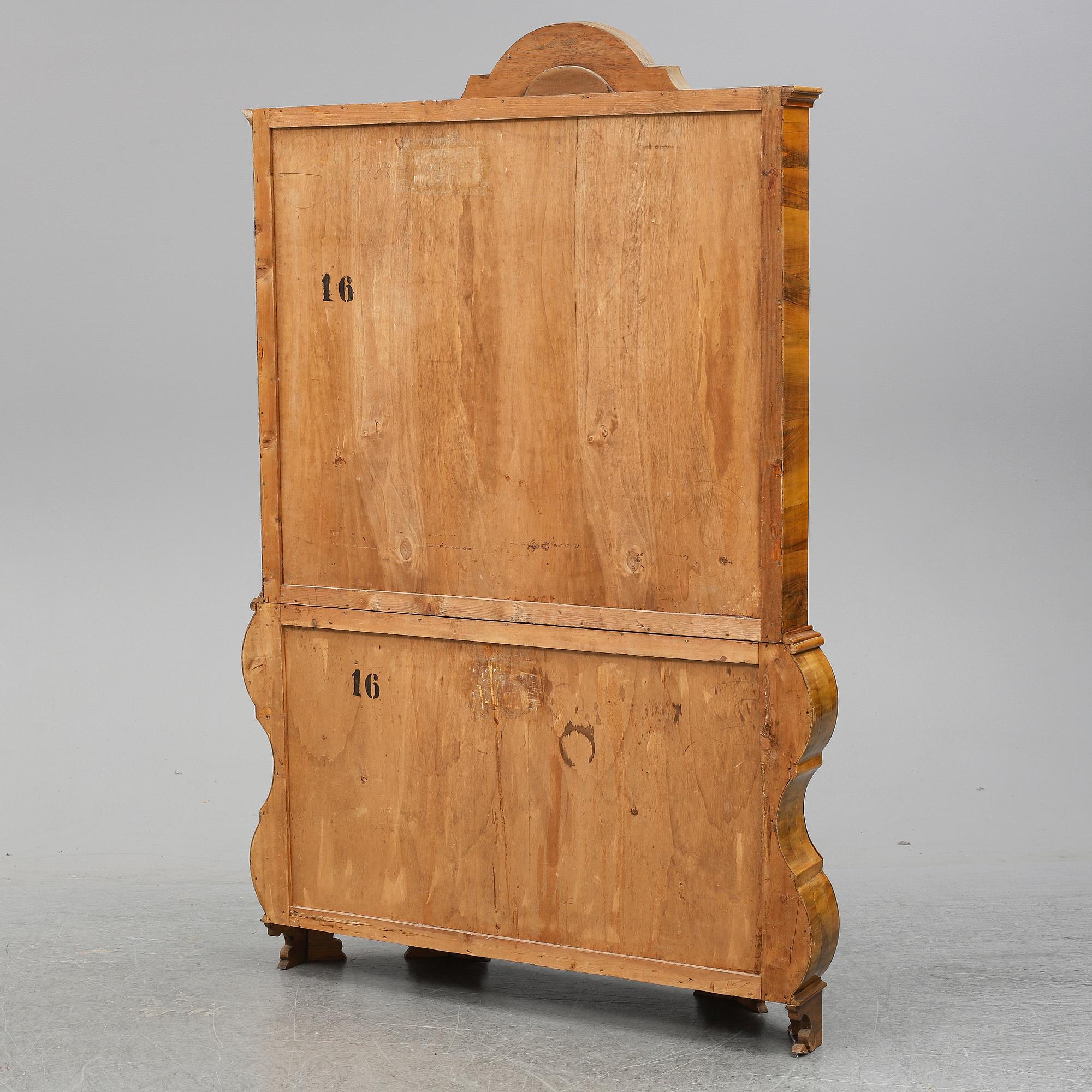 A first half of the 20th Century late Baroque style vitrine cabinet.
