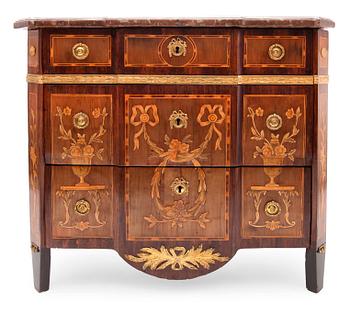 A CHEST O DRAWERS.
