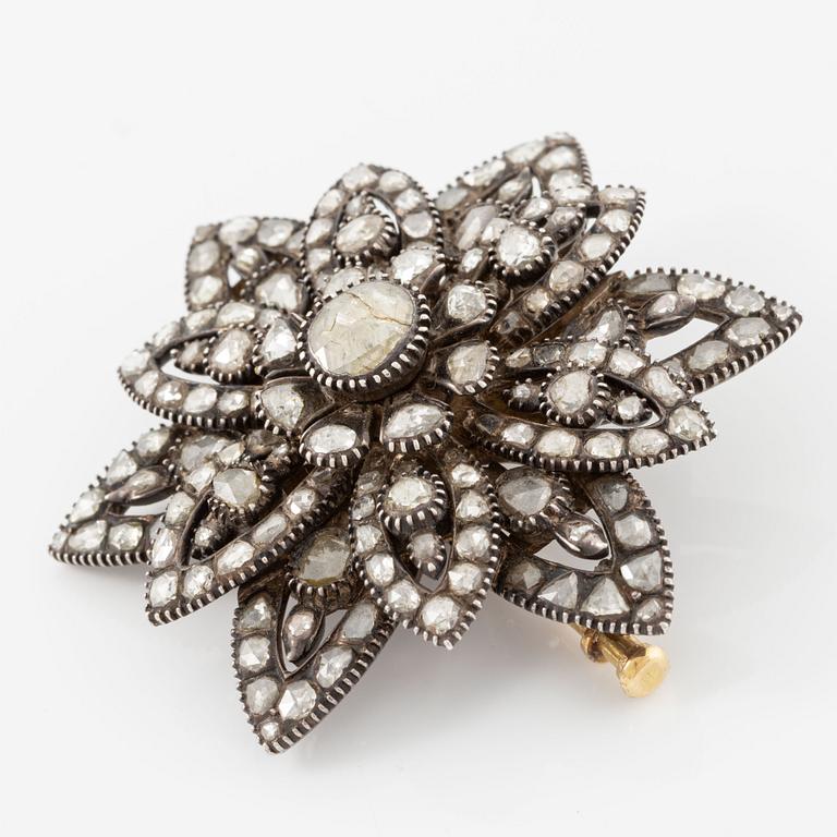 Brosch, silver med rosenslipade diamanter.