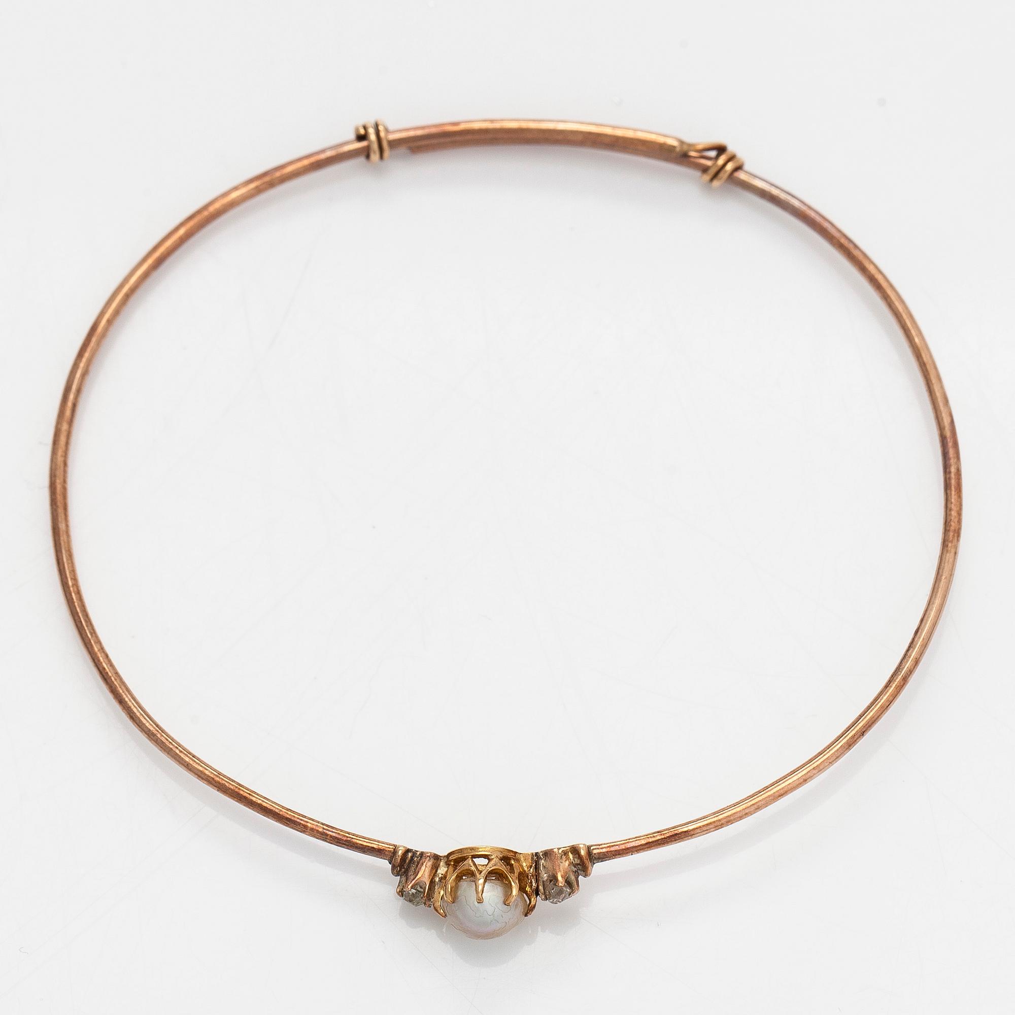 Rannekoru, n. 10K kultaa, viljelty helmi ja vanhahiottuja timantteja.