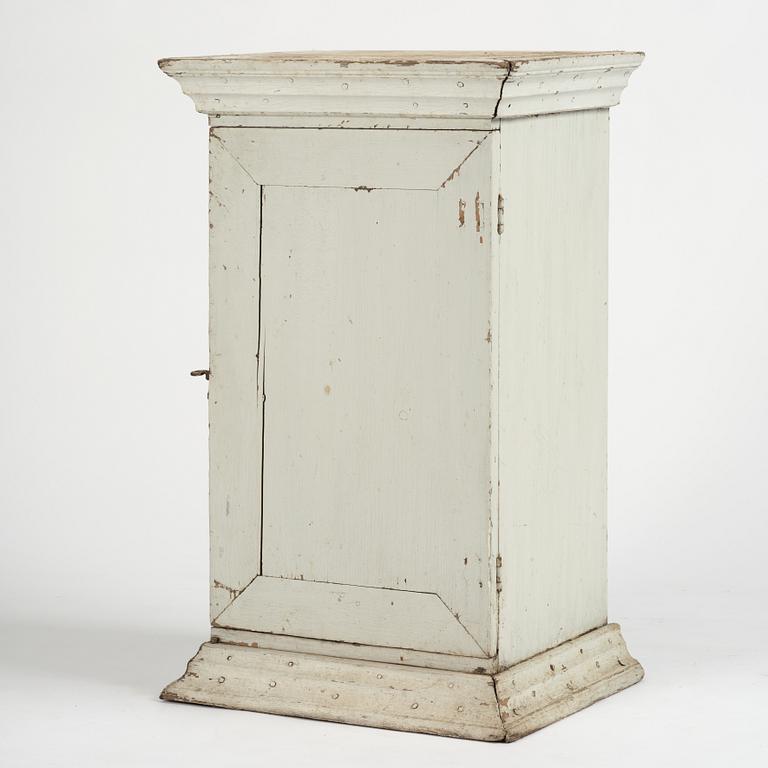 A Gustavian column-shaped cabinet, circa 1800.