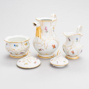 Meissen, A 8 pcs Meissen porcelain service from 1930's / 40's.