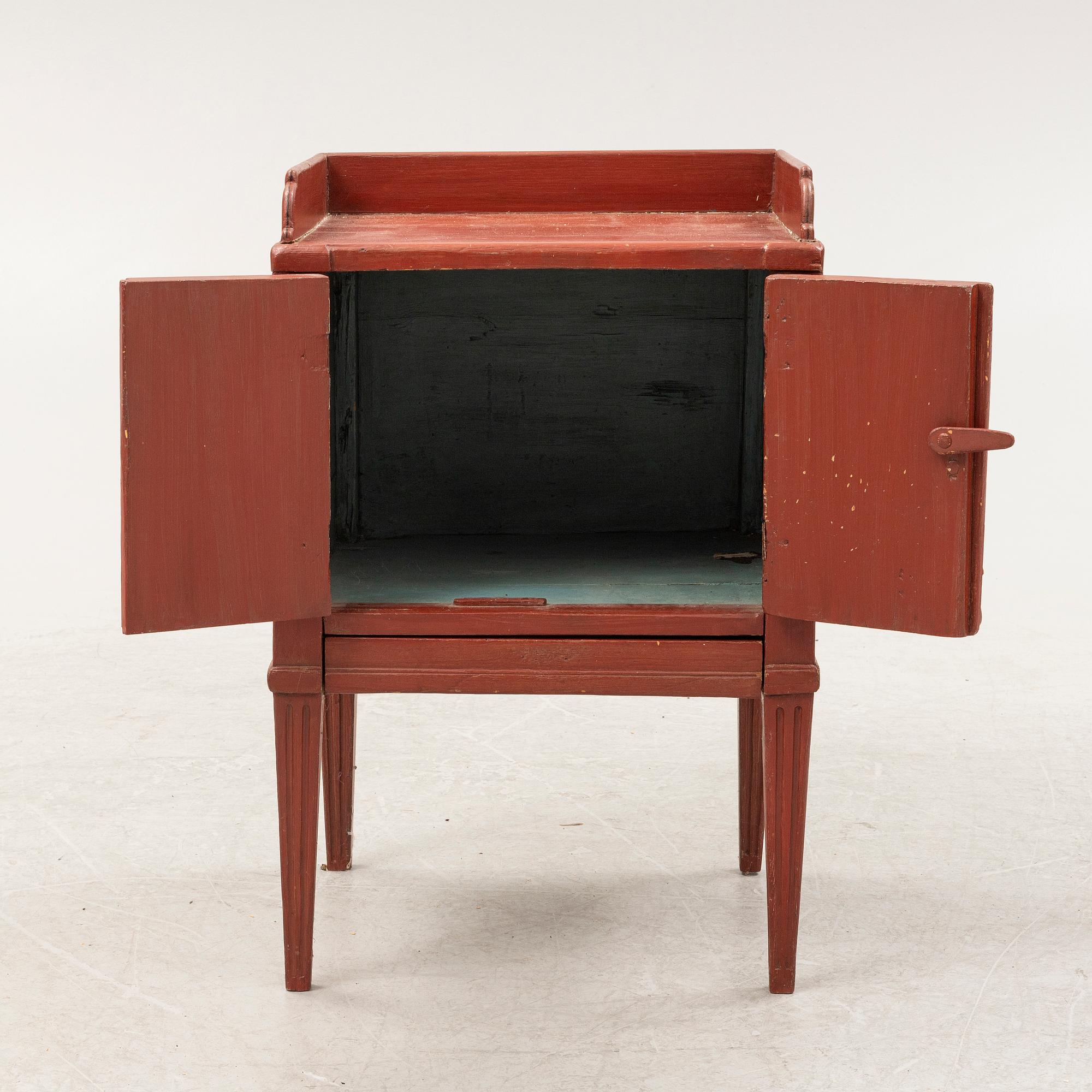 Pottskåp, gustavianskt, omkring år 1800.