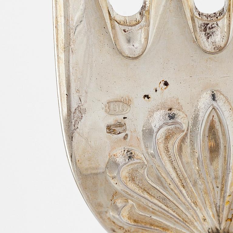 Bestickuppsättning, 143 delar, silver 800, Mellaneuropa. Finska importstämplar.