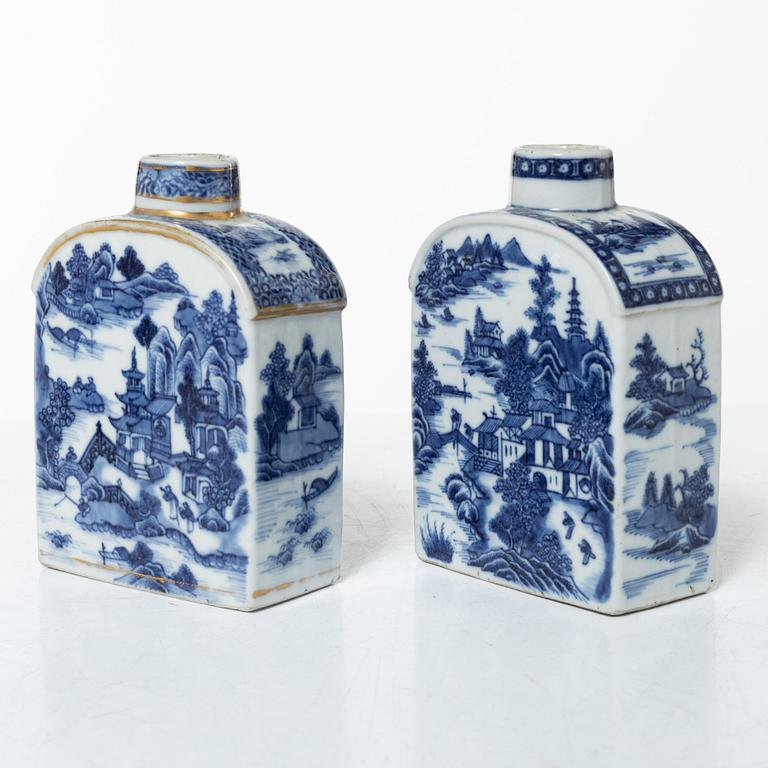 Tedosor, 2 st samt kopp med fat, kompaniporslin, Kina, omkring 1800.