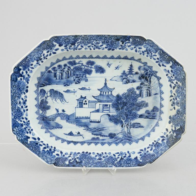 Seven pieces of Chinese porcelain, 18th-20th century.