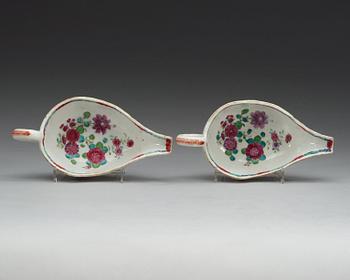 SÅSSNIPOR, ett par, kompaniporslin. Qing dynastin, Qianlong (1736-95).