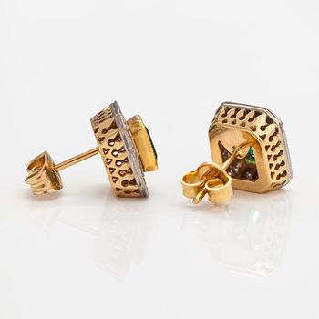 A pair of 18K gold earrings with emeralds and diamonds ca. 0.56 ct in total. Kultakeskus 1998.