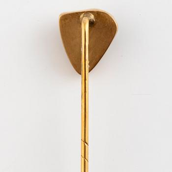 18K gold pin.