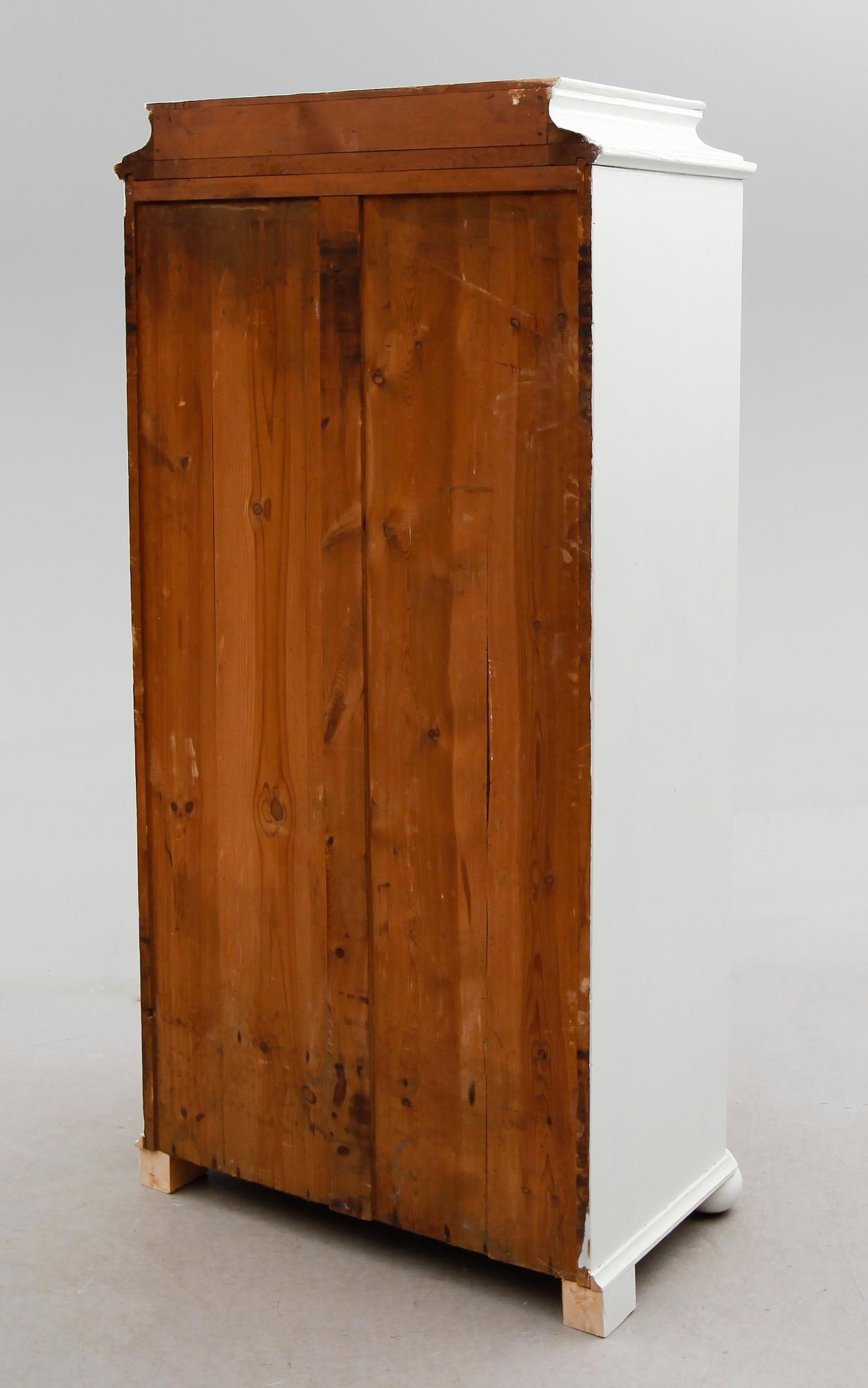 KLÄDSKÅP, 1800-talets andra hälft.