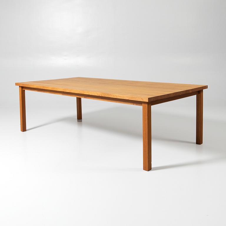 Dining table, 21st century.