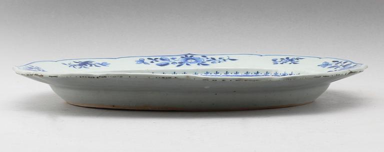 STEKFAT, porslin, Kina, Qianlong 1736-1795.