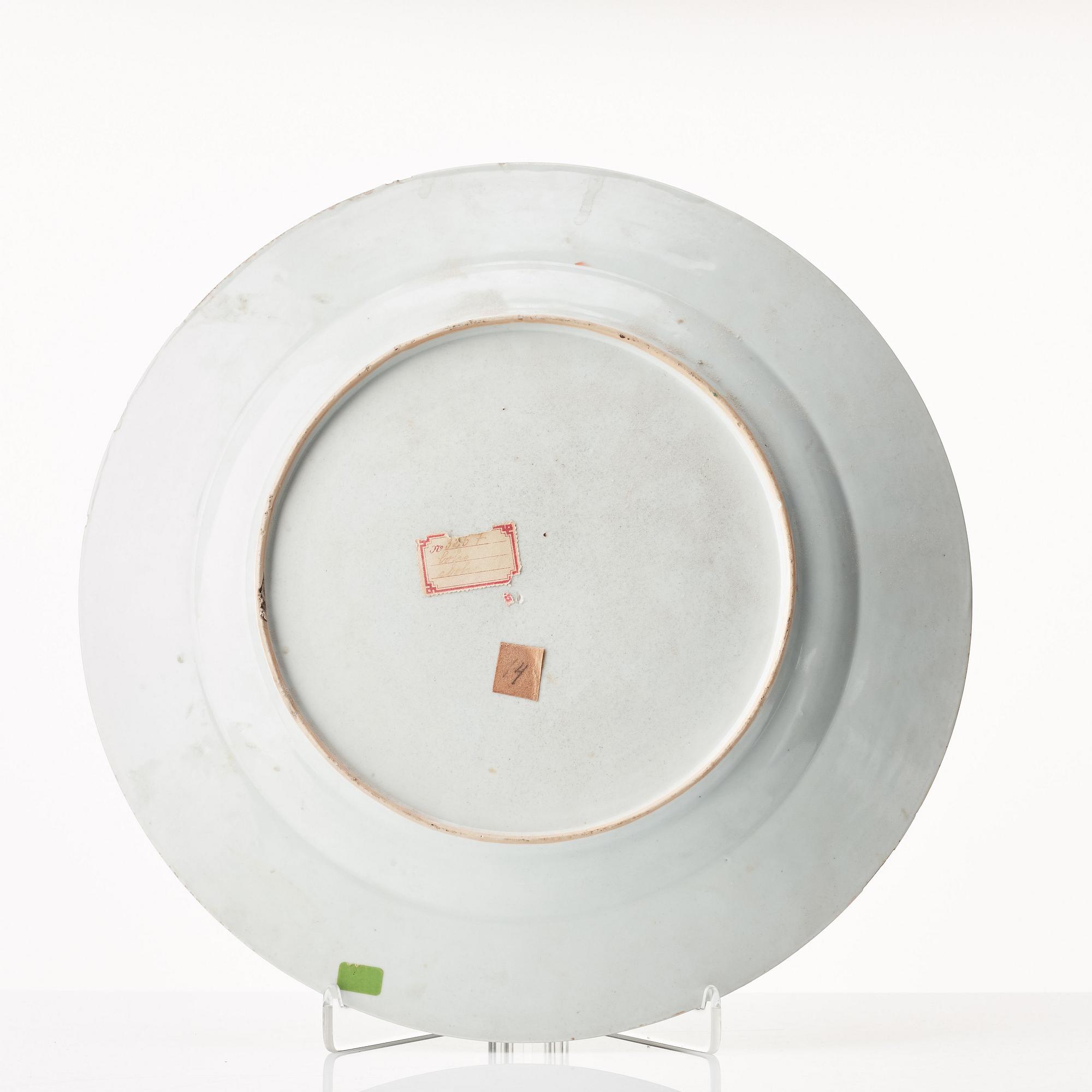 A famille rose serving dish, Qing dynasty, Qianlong (1736-95).