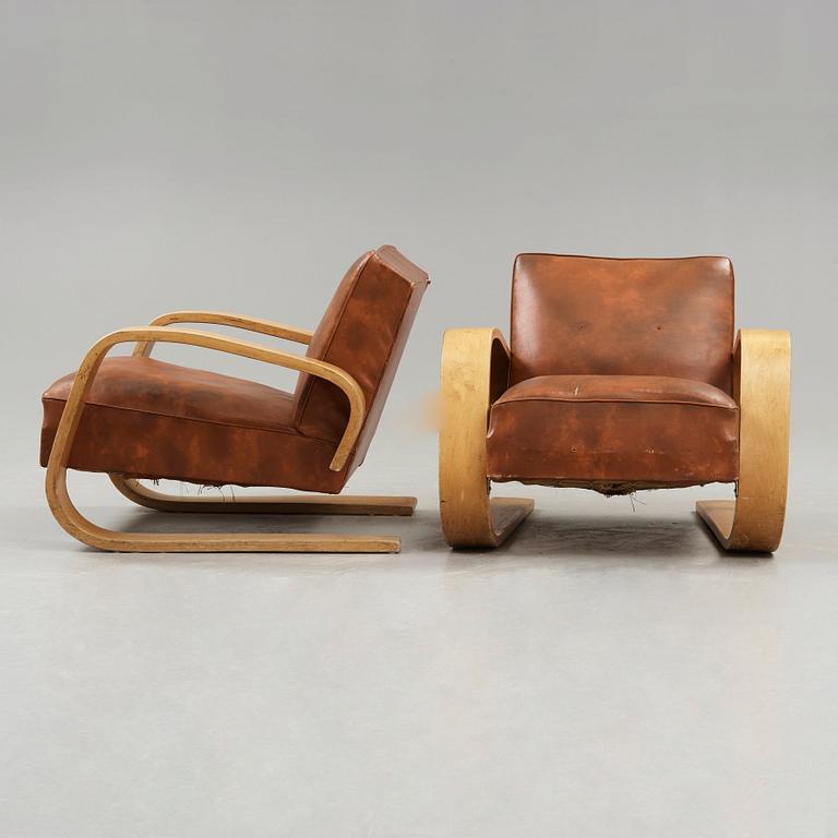 Alvar Aalto, a pair of 'tank chairs' model 400, Huonekalu-ja Rakennustyötehdas Oy for Artek, Finland 1940's-50's.