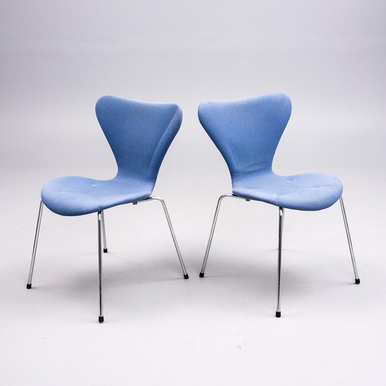 STOLAR, 2 st, "Sjuan" Arne Jacobsen, Fritz Hansen, Danmark 1987.