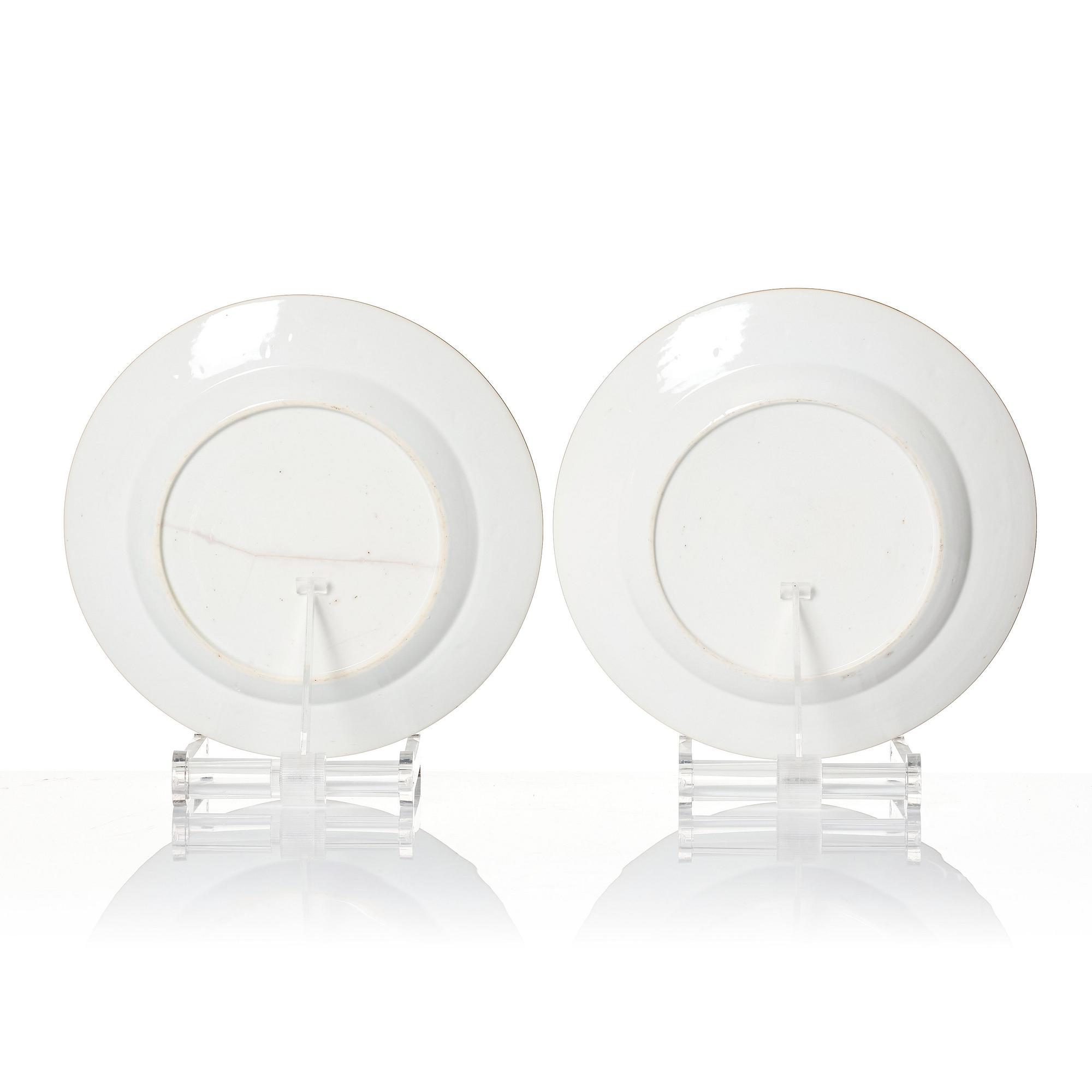 A pair of armorial dinner plates, Qing dynasty, 18th Century.