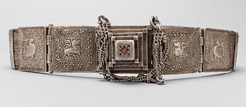 BÄLTE, silver, enligt uppgift Saudiarbien. Totalvikt ca 950g.