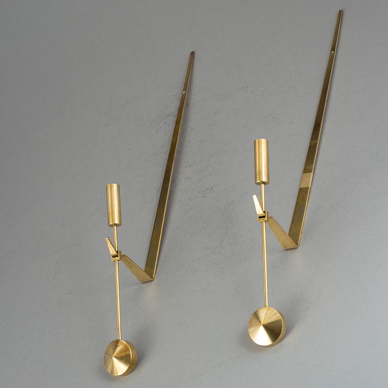 VÄGGLAMPETTER, ett par, mässing, "Pendeln", Pierre Forsell, Skultuna, 1900-talets fjärde kvartal.