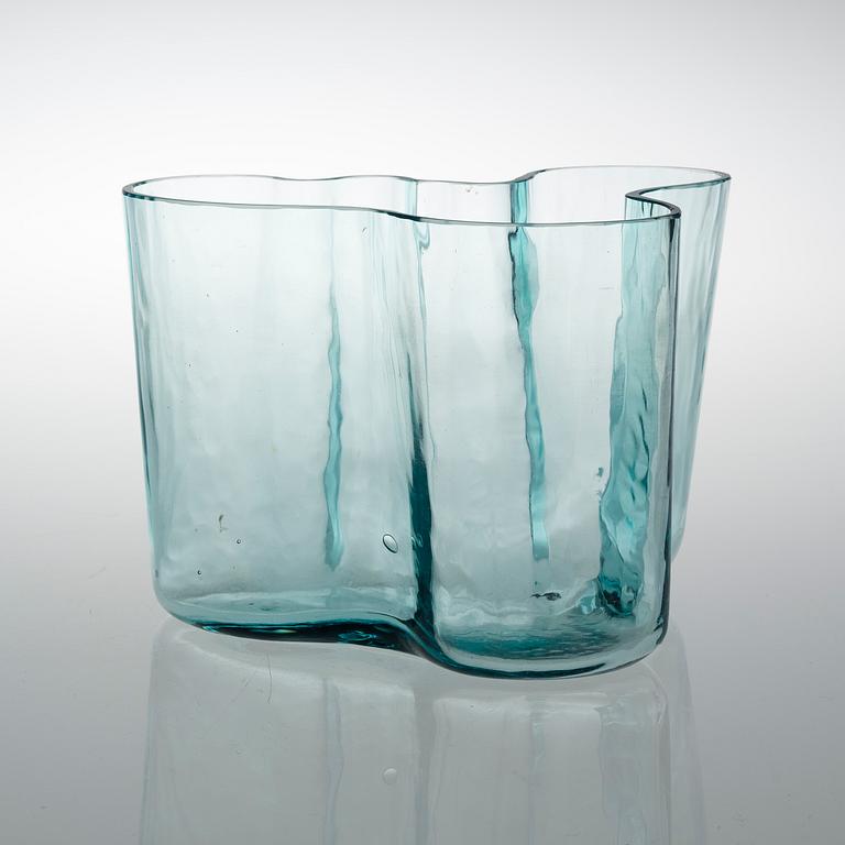 ALVAR AALTO, A VASE. Savoy. Karhula, 1930s.