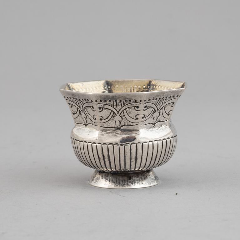 A Russian silver vodka cup, Moscow 1755-68.