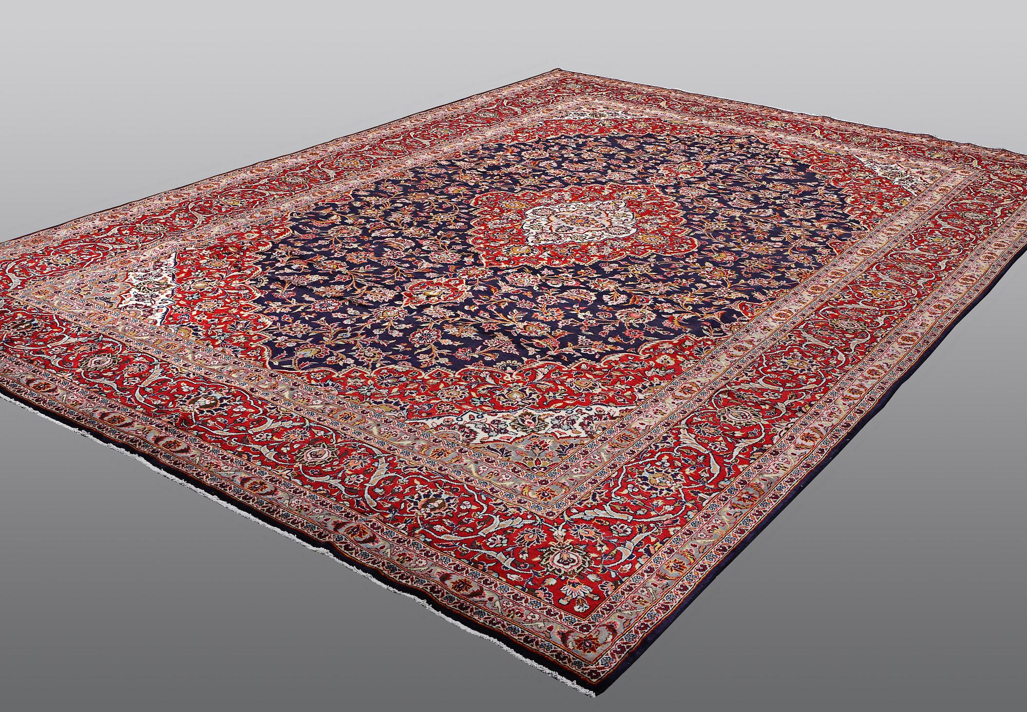 A carpet, Kashan, ca 420 x 292 cm.