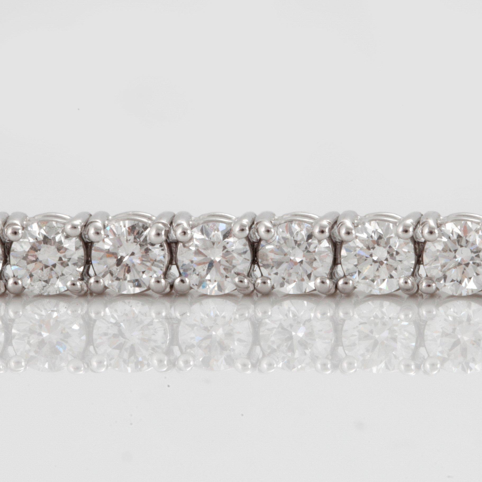 A line bracelet with 44 brilliant cut diamonds, total carat weight ca 7.73 cts. Quality ca G-H/VS-SI.