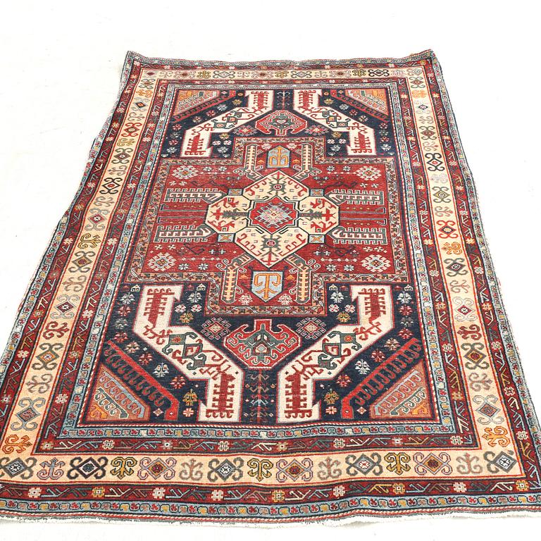 A semaintique/antique Karabagh carpet ca 205x132 cm.